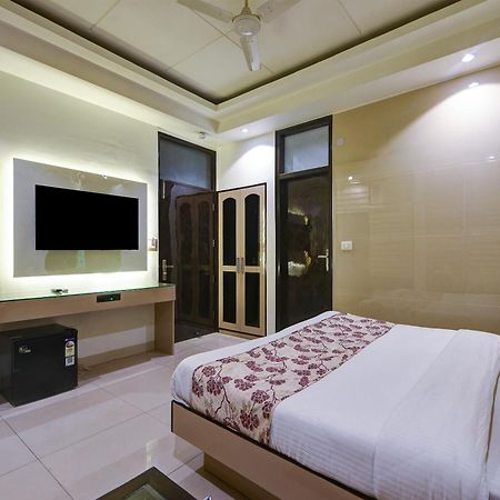 Hotel Baba Deluxe At New Delhi Railway Station -By Rcg Hotels Exterior foto