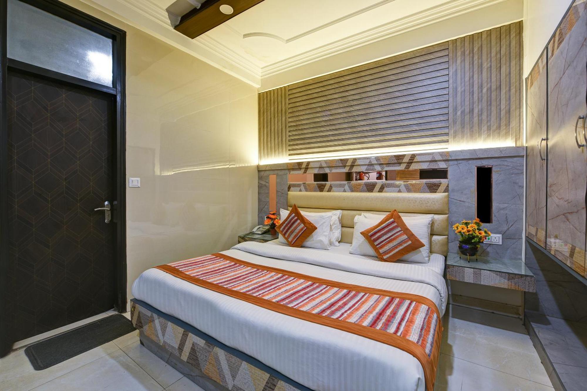 Hotel Baba Deluxe At New Delhi Railway Station -By Rcg Hotels Exterior foto