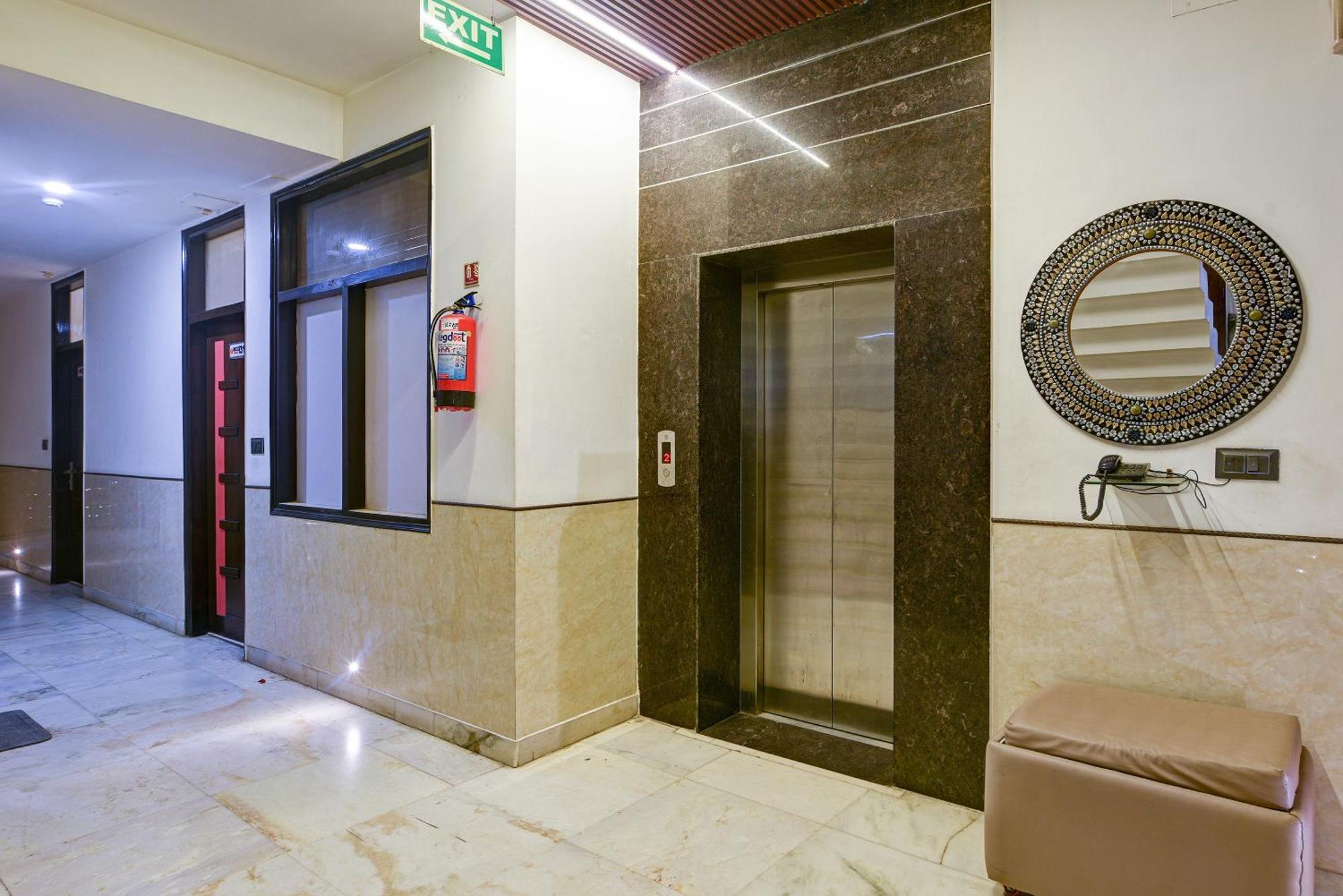 Hotel Baba Deluxe At New Delhi Railway Station -By Rcg Hotels Exterior foto